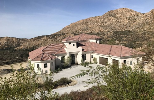 Temecula House | Wine Country Pinot Hills Estate On 8 acres