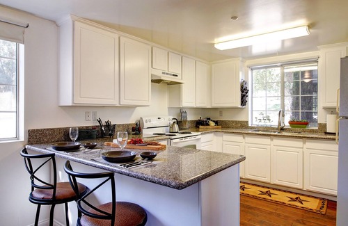 Buellton Cottage | Wine Country Ranch Escape - Unplug, live by horses on a real ranch, close to wineries!