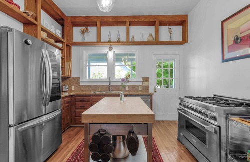 Guerneville House | Wine Country Retreat with Pool & Hot Tub - Dogs OK!