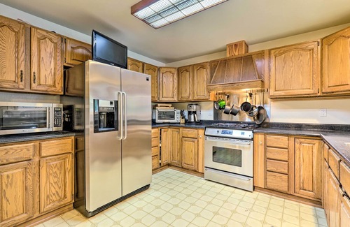 Glen Ellen House | Wine Country Retreat at Private Creekside House!