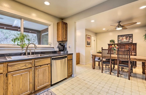 Glen Ellen House | Wine Country Retreat at Private Creekside House!