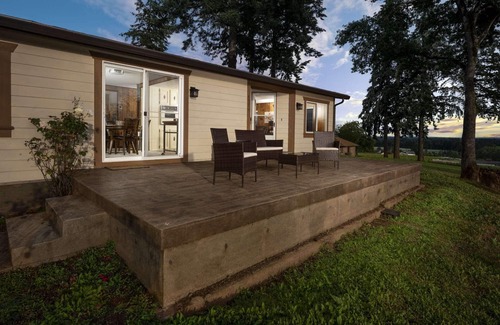 Dayton House | Wine Country Retreat With Vineyard Views, Huge Patio, Free Tastings, Gazebo, BBQ, Plush Furniture