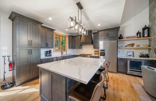 Elk Park House | Wine Down at Eagles Nest - New, Pets, Hot Tub, Pool Table, Views, Near Winery!