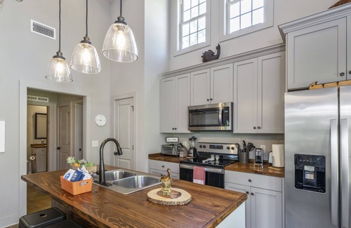 Tallassee Villa | Wine Down at Kowaliga Bay