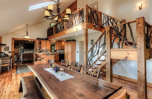 Big Canoe House | Wine Down Cottage - Mountain Views, Sip Wine Fireside, Watch Netflix & Play Golf