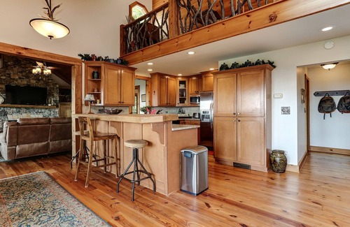 Big Canoe House | Wine Down Cottage - Mountain Views, Sip Wine Fireside, Watch Netflix & Play Golf