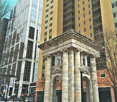 Downtown Atlanta Apartment | Wine Down Downtown ATL 14J