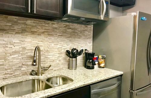 Downtown Atlanta Apartment | Wine Down Downtown ATL 14J