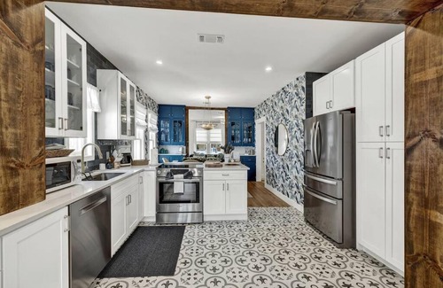Fredericksburg House | Wine Down House - Fire Pit & Walk to Main St