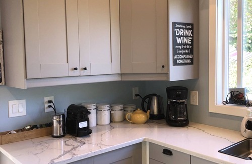 Point Roberts Cottage | Wine Down - Perfect Family getaway! 2 minutes from the beach!