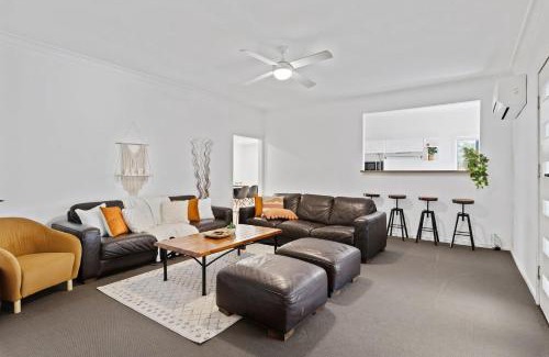 Cessnock House | Wine Down Retreat - The Great Entertainer with Heated Pool, Fireplace and Firepit for the Perfect All-Season Escape