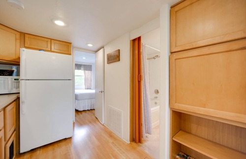 Fredericksburg Cabin | Winery Cabin in Fredericksburg w/Wraparound Deck!