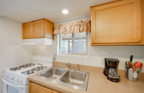Fredericksburg Cabin | Winery Cabin in Fredericksburg w/Wraparound Deck!