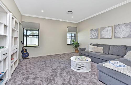 Cessnock House | Winery Rest at Turnberry Hunter Valley - 5 minutes to vineyards.