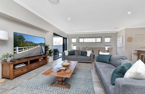 Cessnock House | Winery Rest at Turnberry Hunter Valley - 5 minutes to vineyards.