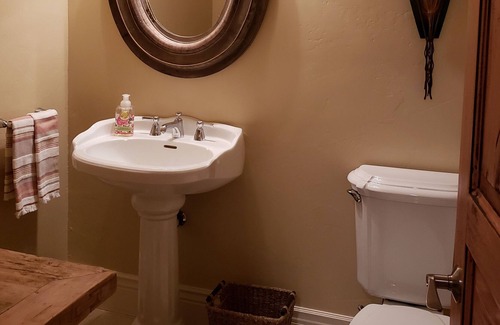Kelseyville House | Winery Stay in Luxury Vintner's Residence overlooking Boatique Winery Estate