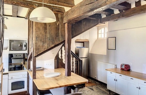 Longuefuye House | Wing of an eighteenth castle, private heated pool