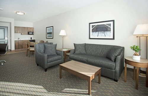 Calgary Hotel | Wingate By Wyndham Calgary Airport