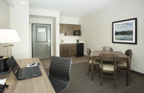 Calgary Hotel | Wingate By Wyndham Calgary Airport