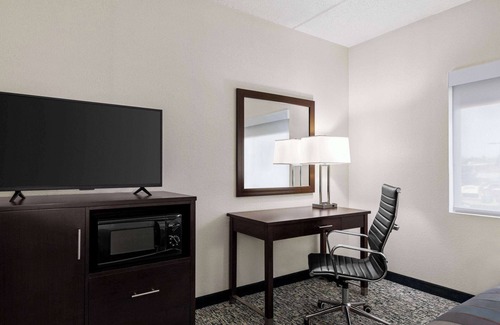Skyland Hotel | Wingate by Wyndham Fletcher at Asheville Airport