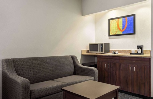 Skyland Hotel | Wingate by Wyndham Fletcher at Asheville Airport