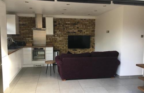 Tudor Apartment | Wingfield Garden Suite