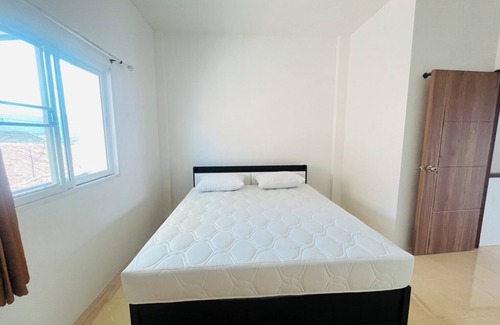 Ratsada Cottage | Winlee House is spacious, two-story with two bedrooms huge living room