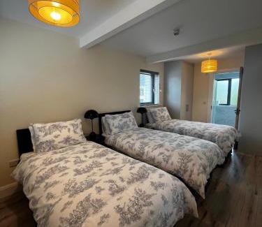 Claddagh House | Winnie's Lodge