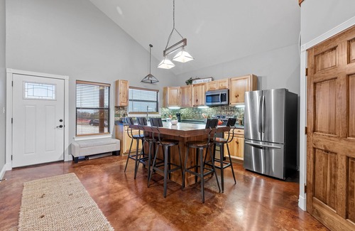 Fredericksburg House | Winnie's Place - Dog Friendly - Beautiful sunsets, Hill County Views!