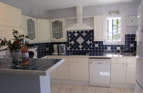 Bagnols-en-Foret House | WINNING IN A BEAUTIFUL PRIVATE VILLA 15 KM FROM CÔTE AZUR.