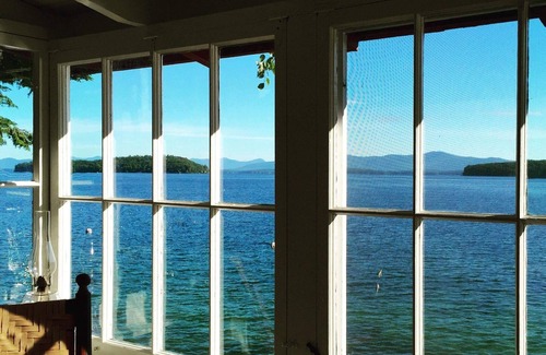 West Alton Cottage | Winnipesaukee waterfront - cozy and clean - pet friendlyn- best view ever!nn