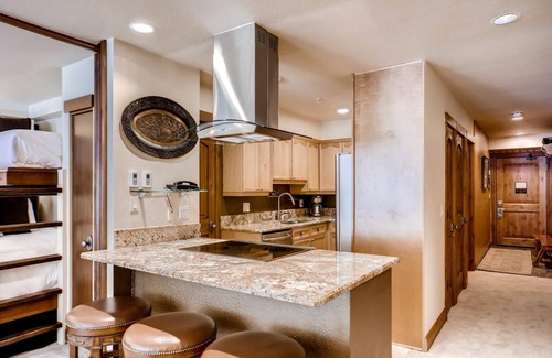 Vail Condo | Winter Condo in Ski-In/Ski-Out Complex w/Fireplace/Free WiFi/Shared Pool/Hot Tub