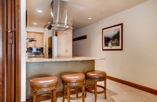 Vail Condo | Winter Condo in Ski-In/Ski-Out Complex w/Fireplace/Free WiFi/Shared Pool/Hot Tub