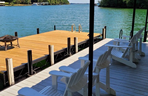 Hartwell House | Winter discounts - book now! Lake Front - stunning view from private dock!