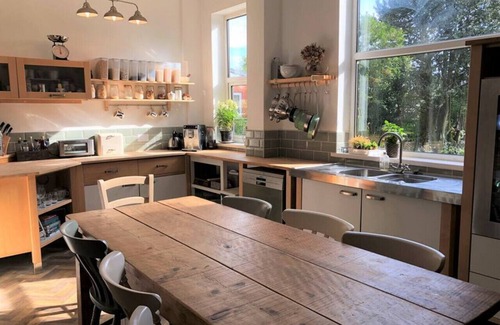 Huyton House | Winter Escape with heated pool