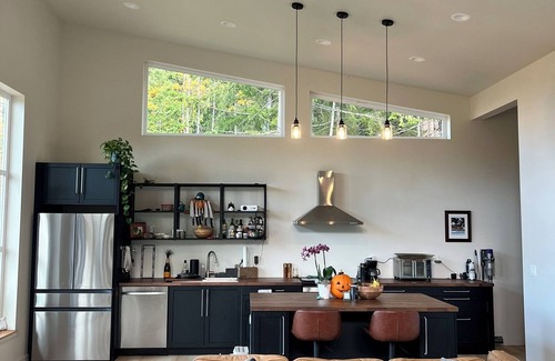White Salmon House | Winter Getaway in Husum, WA