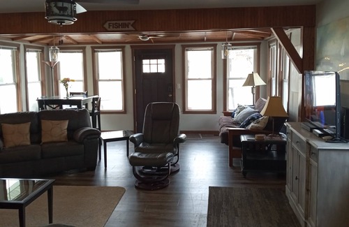 Clear Lake Cabin | Winter ice is upon the lake! CELEBRATE at a special low rate!