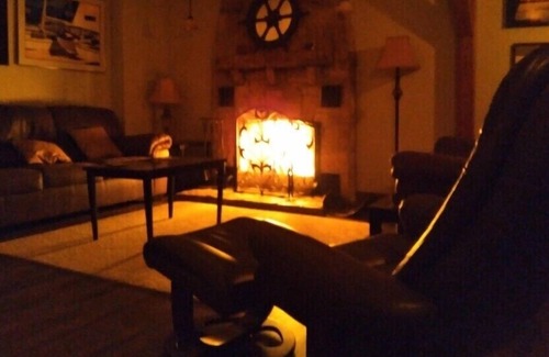 Clear Lake Cabin | Winter ice is upon the lake! CELEBRATE at a special low rate!