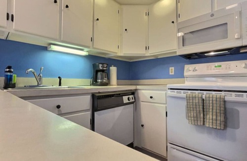 Mendon Apartment | Winter Melody - Fireplace, Games, Bus Stop to Mtn