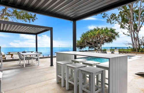 Traviston Apartment | Winter on the Esplanade