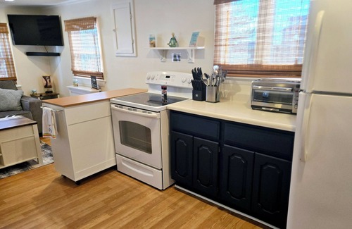 Newbury Cottage | WINTER RENTALS NOW ACCEPTED! Summer Cottage Fun! Minutes from the Beach