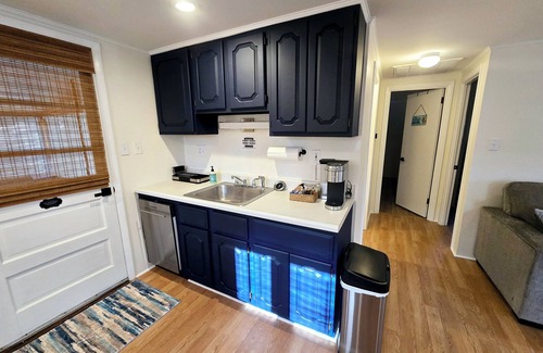 Newbury Cottage | WINTER RENTALS NOW ACCEPTED! Summer Cottage Fun! Minutes from the Beach