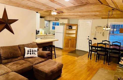 Confluence Cabin | Winter Retreat! Private Stream,Walking Trails & Cozy Fireplace