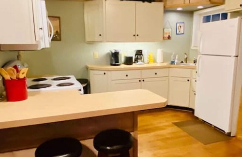 Confluence Cabin | Winter Retreat! Private Stream,Walking Trails & Cozy Fireplace