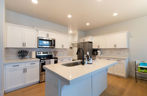 American Fork House | WINTER SPECIAL! Large Fenced Yard & Mtn Views!