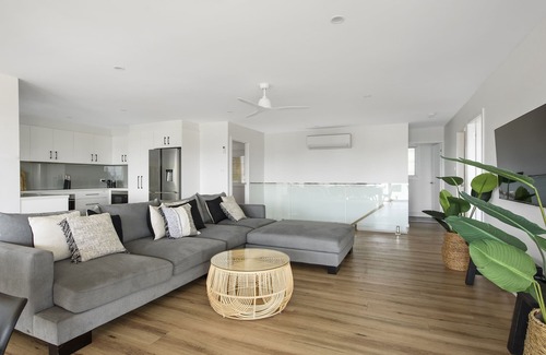 Vincentia House | WINTER STAY 3 PAY 2 Sun to Thurs for booking dates between 1st June to 31st Aug