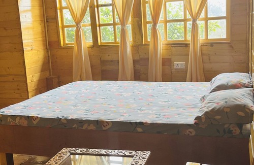 Kodaikanal Bed & Breakfast | Winter woods home stay kodaikanal