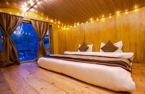 New Manali Hotel | Winterfell The Stay, Unique River Front Resort