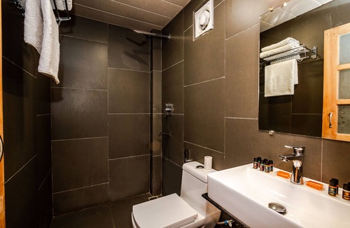 New Manali Hotel | Winterfell The Stay, Unique River Front Resort