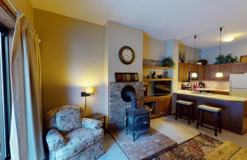 Pittsfield House | Wintergreen 106 - Cozy and peaceful condo, conveniently located between Killington and Pittsfield